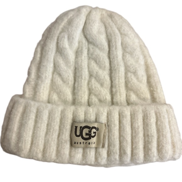 UGG Cabincore Chunky Knit Hat Baby or Toddler Winter Hat - Picture 1 of 3